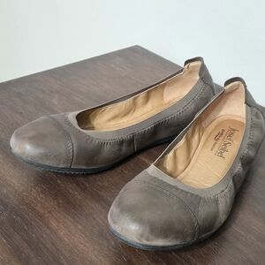 Josephine Siebel Pippa Taupe Nubuck Ballet Flat Women's Size 9.5